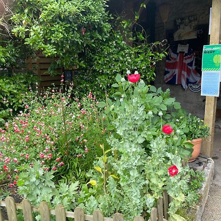 Cross Keys Inn Lydford-on-Fosse Bagian luar foto