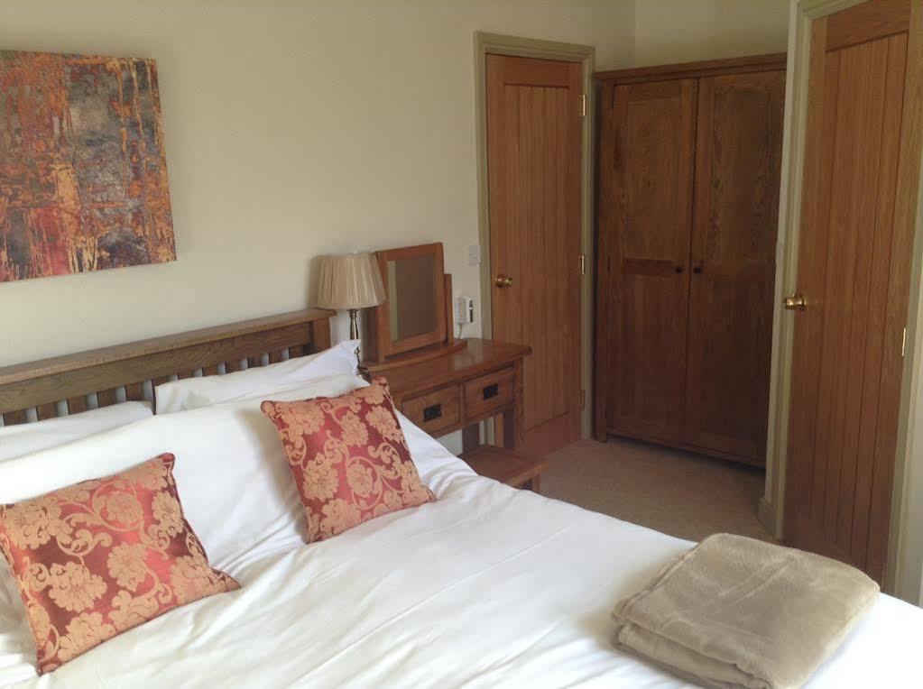 Cross Keys Inn Lydford-on-Fosse Bagian luar foto